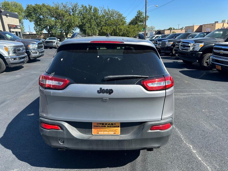 Jeep Cherokee Vehicle Full-screen Gallery Image 09