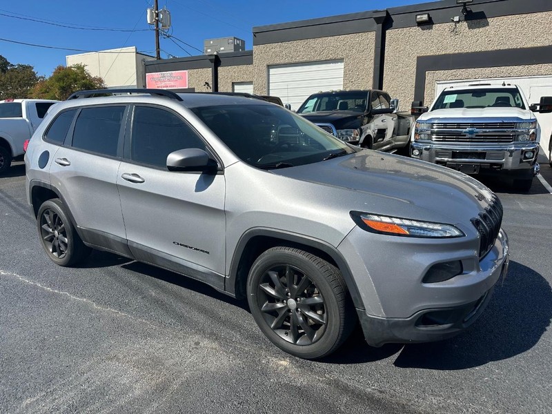 Jeep Cherokee Vehicle Full-screen Gallery Image 11