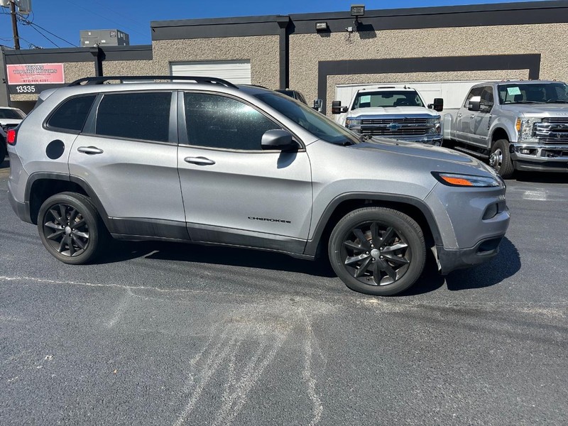 Jeep Cherokee Vehicle Full-screen Gallery Image 12