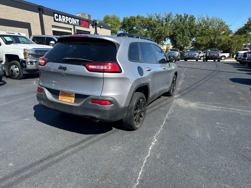 Jeep Cherokee Vehicle Full-screen Gallery Image 13