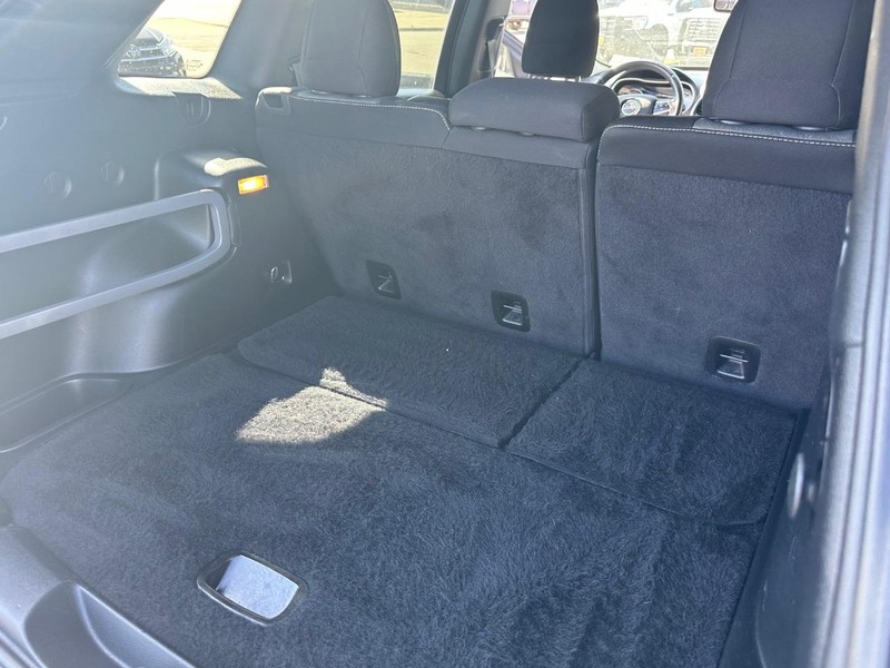 Jeep Cherokee Vehicle Full-screen Gallery Image 23