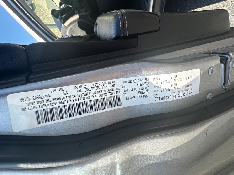 Jeep Cherokee Vehicle Full-screen Gallery Image 29