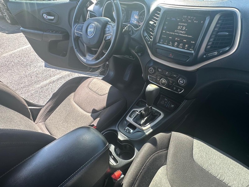 Jeep Cherokee Vehicle Full-screen Gallery Image 31