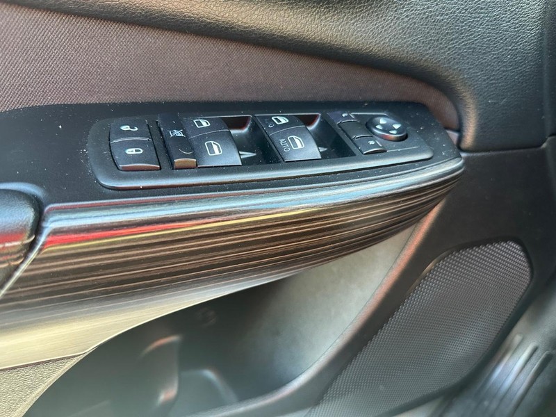 Jeep Cherokee Vehicle Full-screen Gallery Image 35