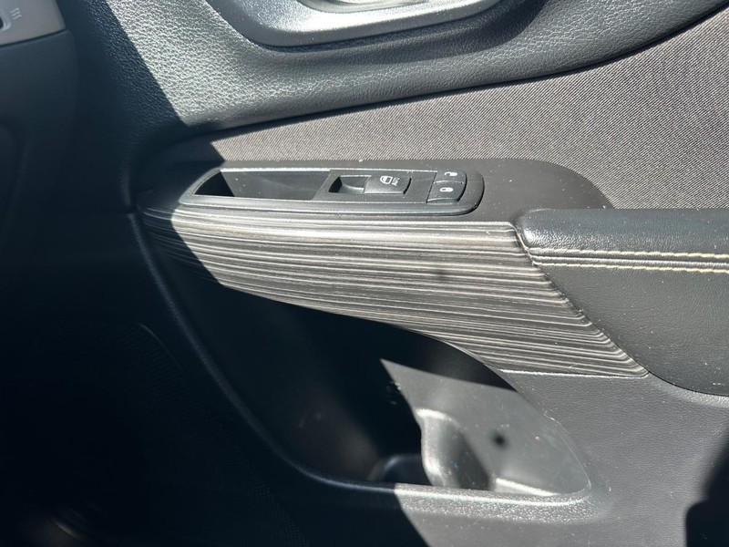 Jeep Cherokee Vehicle Full-screen Gallery Image 36