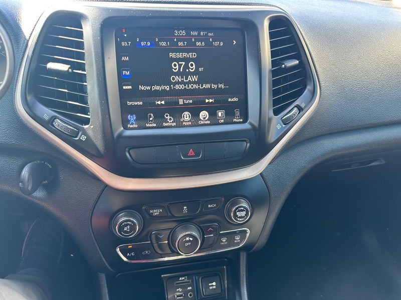 Jeep Cherokee Vehicle Full-screen Gallery Image 37