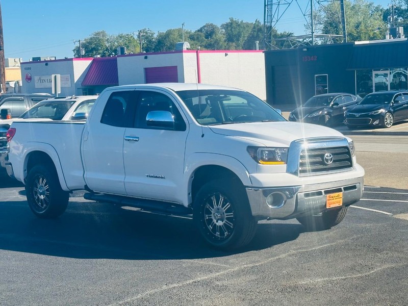 Toyota Tundra 2WD Truck Vehicle Full-screen Gallery Image 03