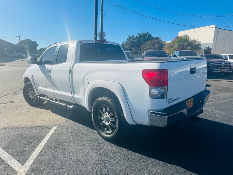 Toyota Tundra 2WD Truck Vehicle Full-screen Gallery Image 07