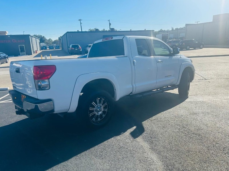 Toyota Tundra 2WD Truck Vehicle Full-screen Gallery Image 08