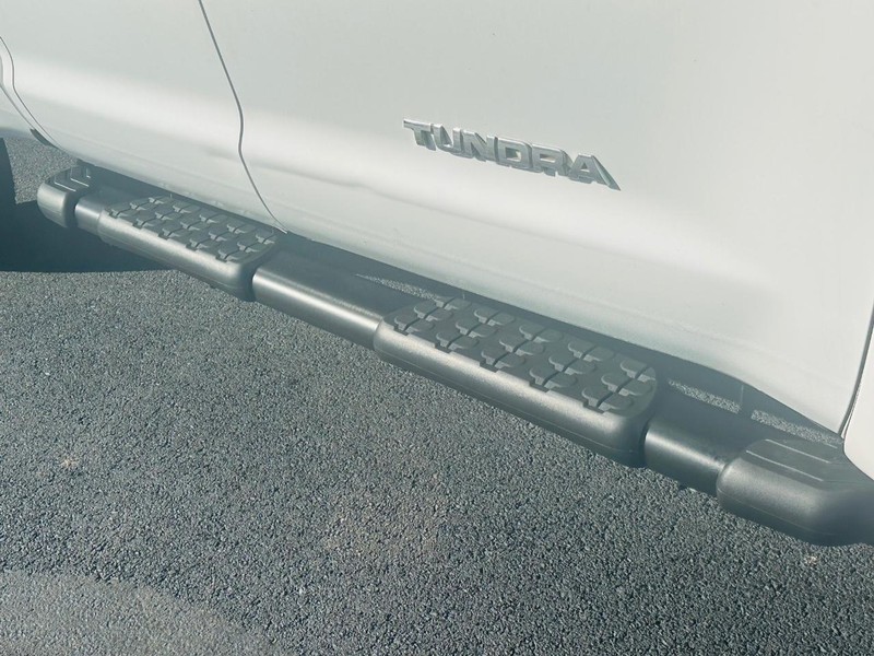 Toyota Tundra 2WD Truck Vehicle Full-screen Gallery Image 13