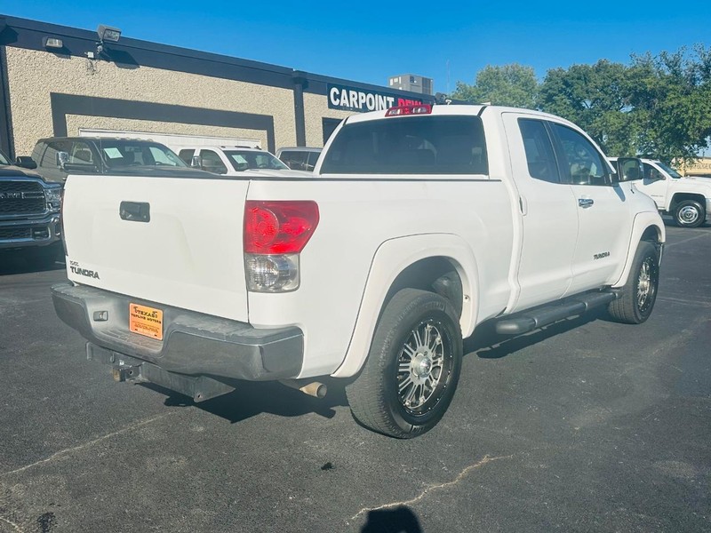 Toyota Tundra 2WD Truck Vehicle Full-screen Gallery Image 15