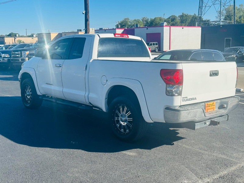 Toyota Tundra 2WD Truck Vehicle Full-screen Gallery Image 16