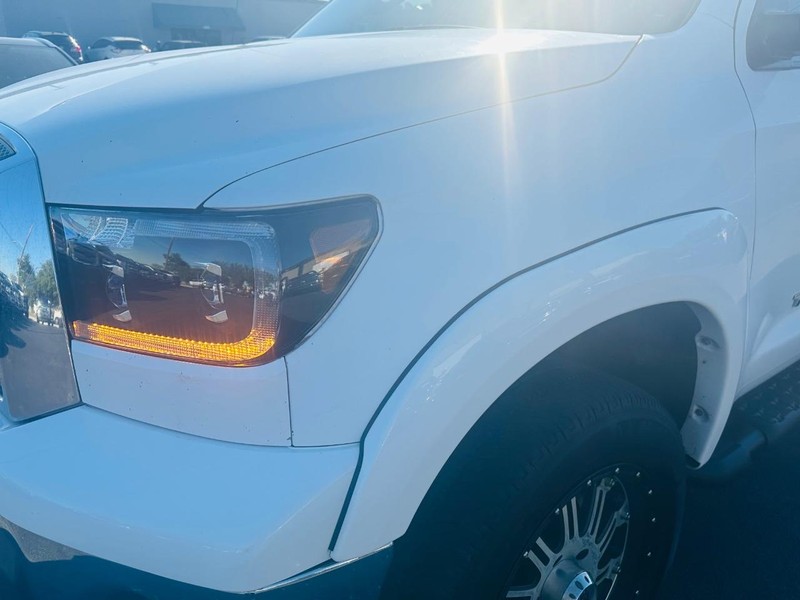 Toyota Tundra 2WD Truck Vehicle Full-screen Gallery Image 18