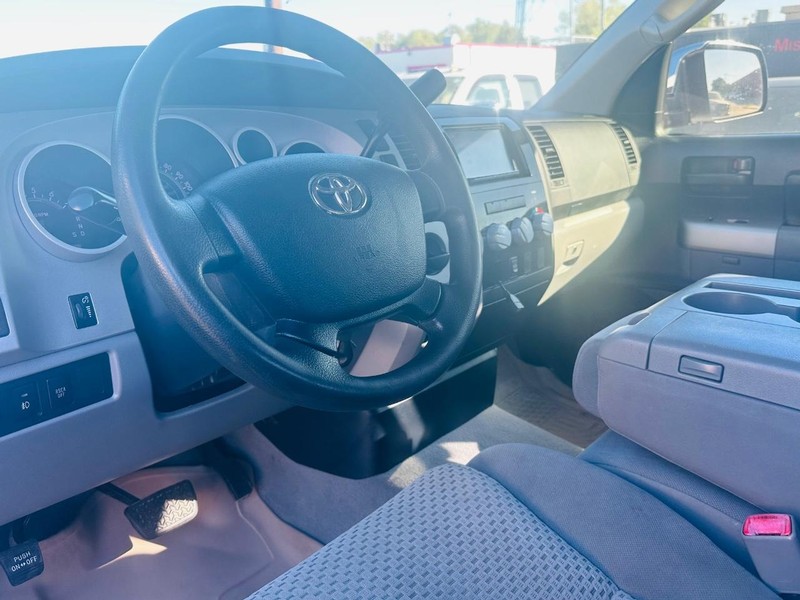 Toyota Tundra 2WD Truck Vehicle Full-screen Gallery Image 19