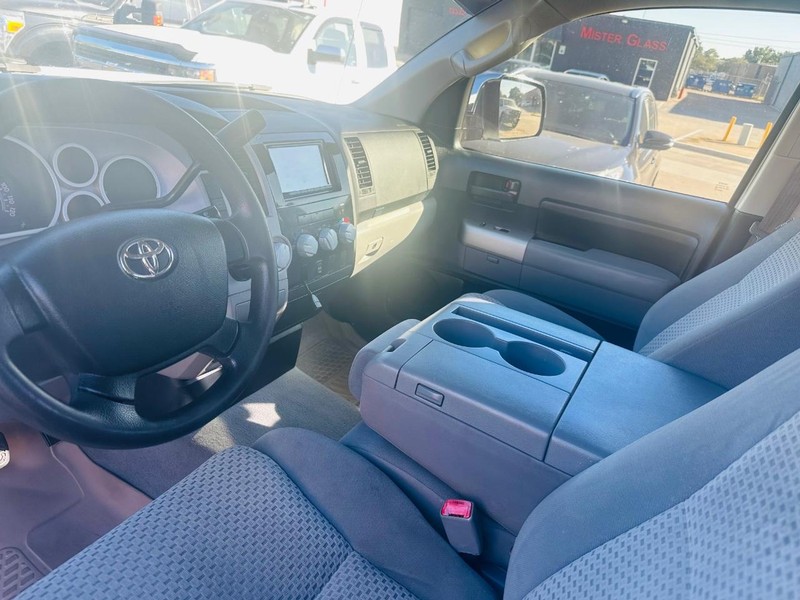 Toyota Tundra 2WD Truck Vehicle Full-screen Gallery Image 20