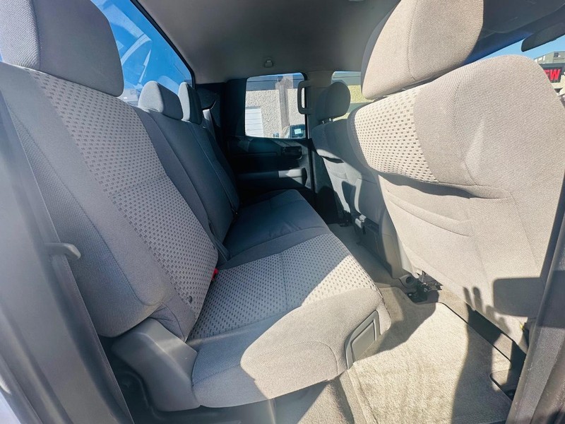 Toyota Tundra 2WD Truck Vehicle Full-screen Gallery Image 23