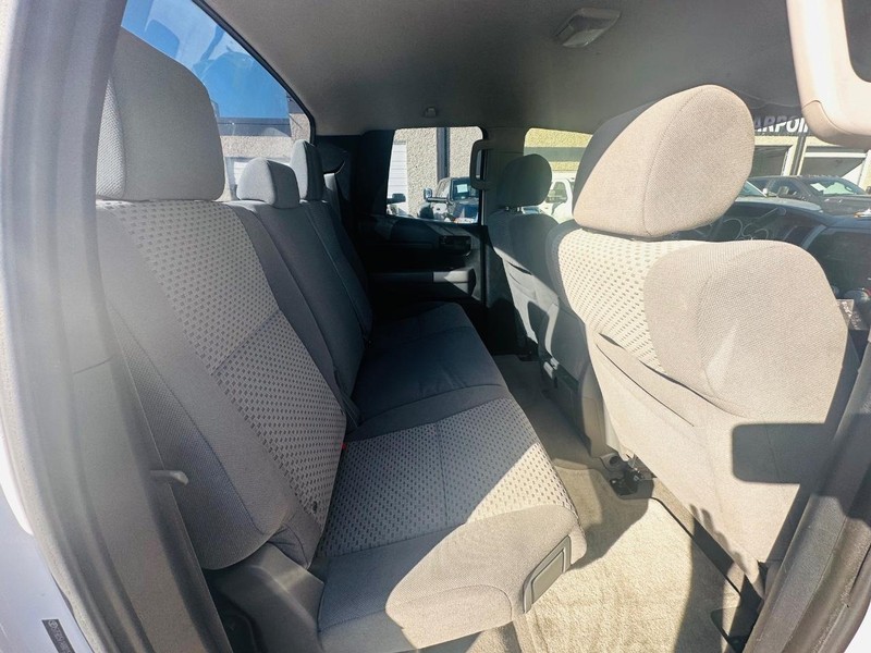 Toyota Tundra 2WD Truck Vehicle Full-screen Gallery Image 24