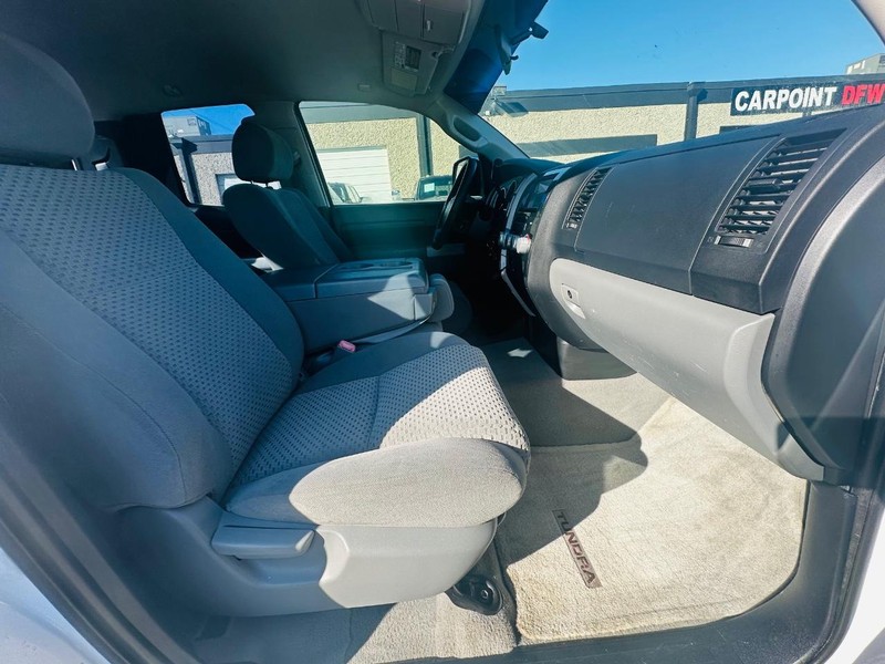 Toyota Tundra 2WD Truck Vehicle Full-screen Gallery Image 25