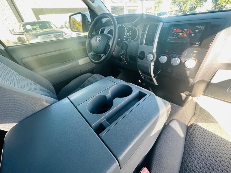 Toyota Tundra 2WD Truck Vehicle Full-screen Gallery Image 26