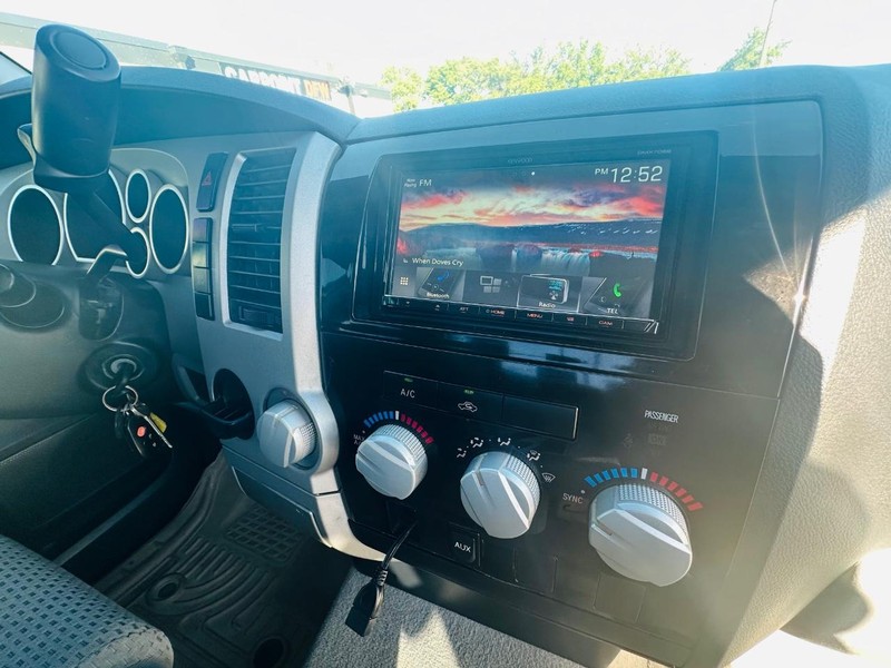 Toyota Tundra 2WD Truck Vehicle Full-screen Gallery Image 27