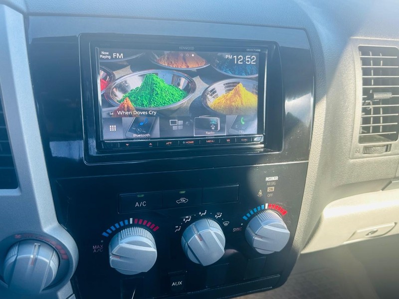 Toyota Tundra 2WD Truck Vehicle Full-screen Gallery Image 28