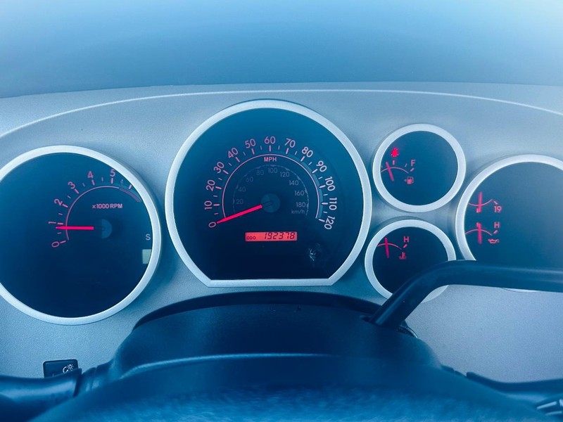 Toyota Tundra 2WD Truck Vehicle Full-screen Gallery Image 29