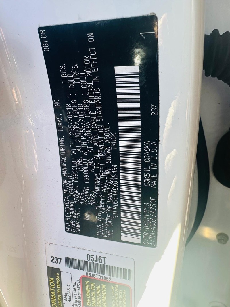 Toyota Tundra 2WD Truck Vehicle Full-screen Gallery Image 32