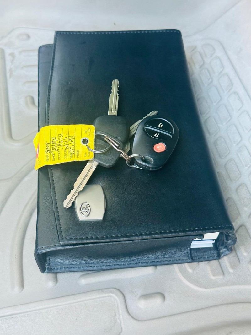 Toyota Tundra 2WD Truck Vehicle Full-screen Gallery Image 33