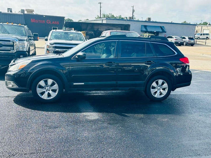 Subaru Outback Vehicle Full-screen Gallery Image 3