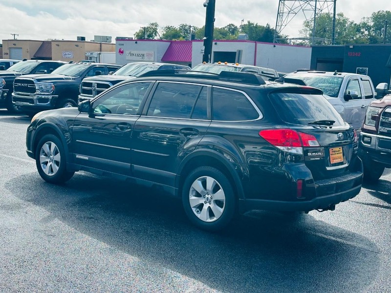 Subaru Outback Vehicle Full-screen Gallery Image 4