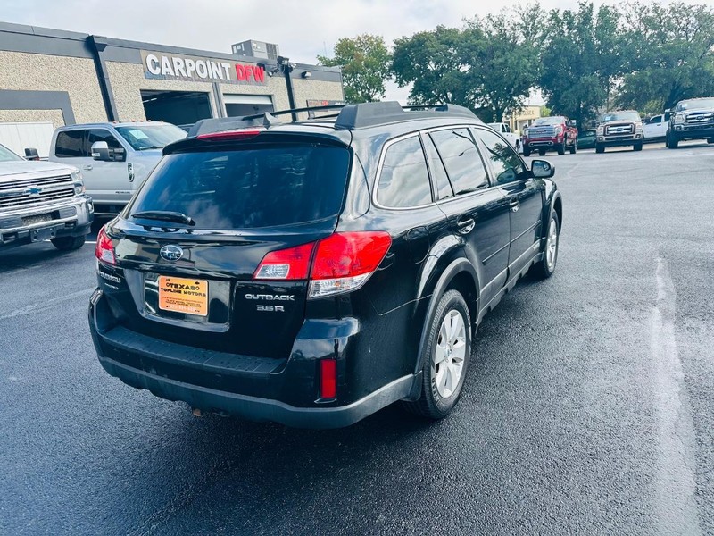 Subaru Outback Vehicle Full-screen Gallery Image 12