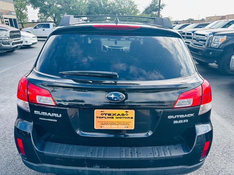 Subaru Outback Vehicle Full-screen Gallery Image 13