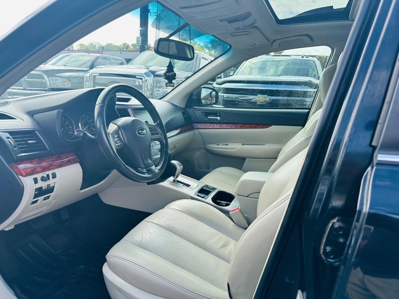 Subaru Outback Vehicle Full-screen Gallery Image 14