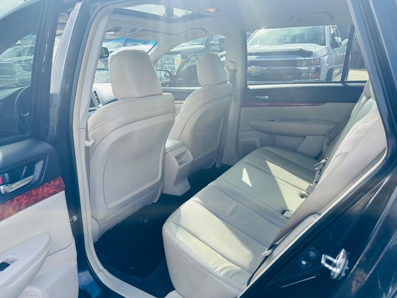 Subaru Outback Vehicle Full-screen Gallery Image 16