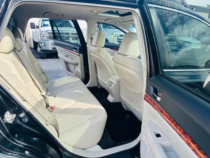 Subaru Outback Vehicle Full-screen Gallery Image 18