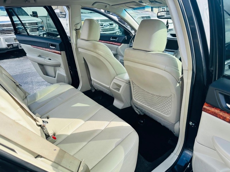 Subaru Outback Vehicle Full-screen Gallery Image 19