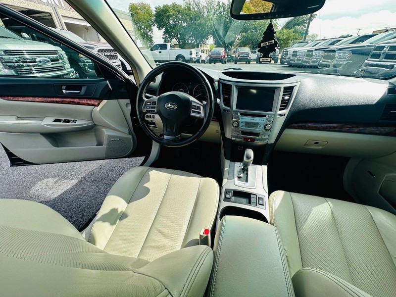 Subaru Outback Vehicle Full-screen Gallery Image 20