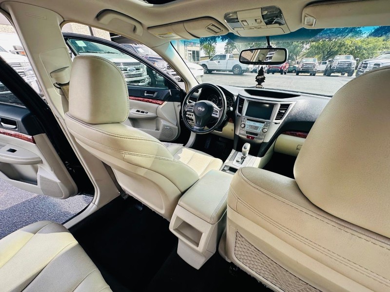 Subaru Outback Vehicle Full-screen Gallery Image 21