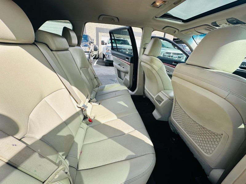 Subaru Outback Vehicle Full-screen Gallery Image 22