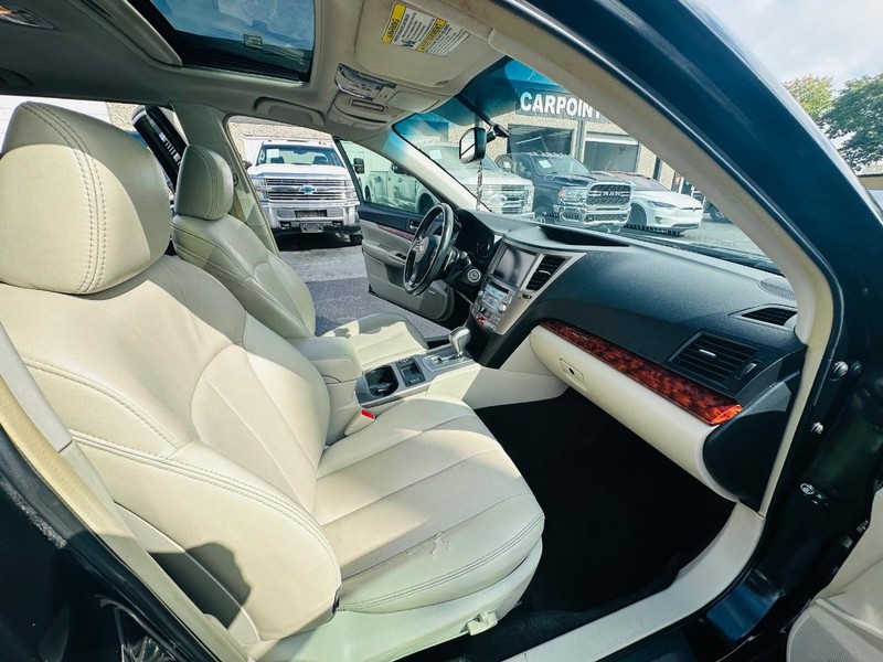 Subaru Outback Vehicle Full-screen Gallery Image 24