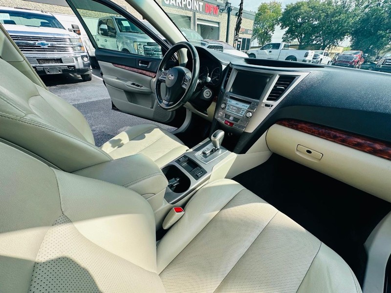 Subaru Outback Vehicle Full-screen Gallery Image 25