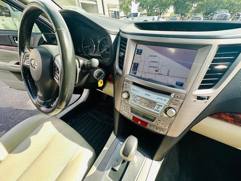 Subaru Outback Vehicle Full-screen Gallery Image 26