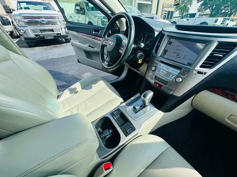 Subaru Outback Vehicle Full-screen Gallery Image 27