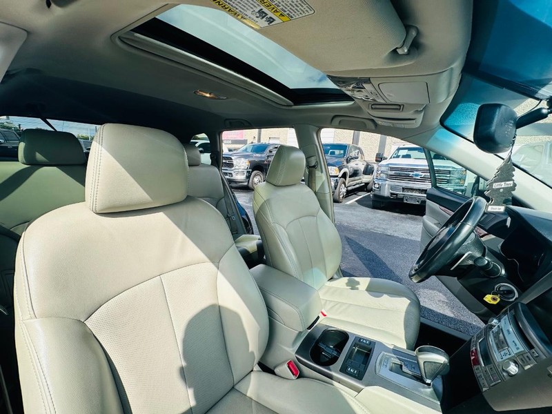 Subaru Outback Vehicle Full-screen Gallery Image 29