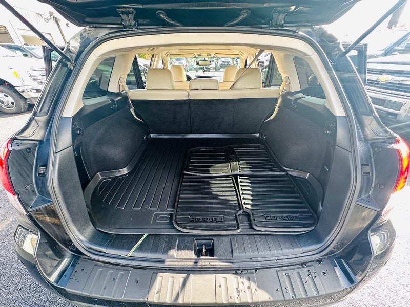 Subaru Outback Vehicle Full-screen Gallery Image 30