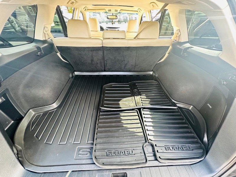 Subaru Outback Vehicle Full-screen Gallery Image 31