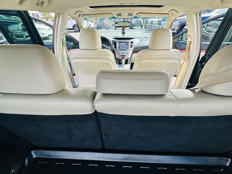 Subaru Outback Vehicle Full-screen Gallery Image 32