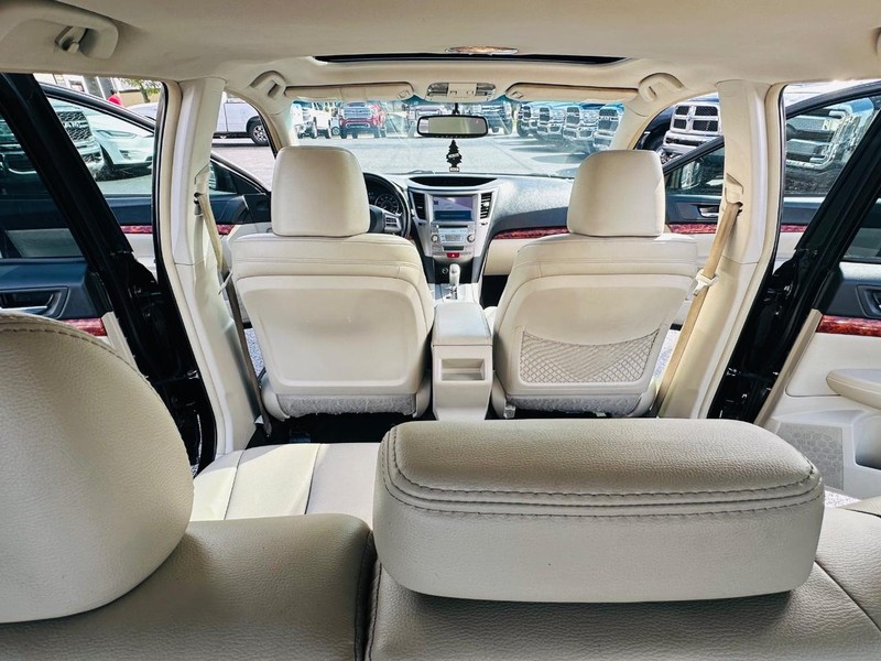 Subaru Outback Vehicle Full-screen Gallery Image 33