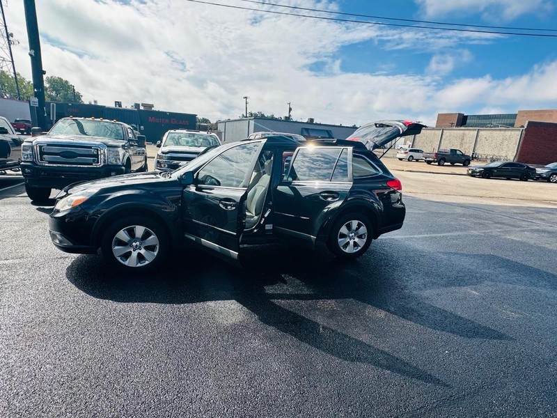 Subaru Outback Vehicle Full-screen Gallery Image 34