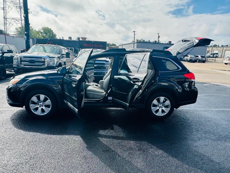 Subaru Outback Vehicle Full-screen Gallery Image 35